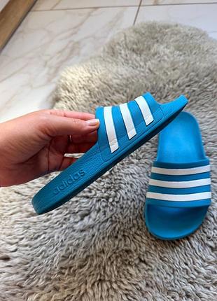 Жіночі тапки від adidas шльопанці