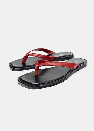 Новые с биркой кожаные шлепанцы вьетнамки zara, черные с вишневым ремешком, натуральная кожа, 40
