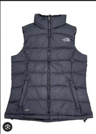 Жіноча пухова жилетка the north face nuptse 700 у чорному кольорі