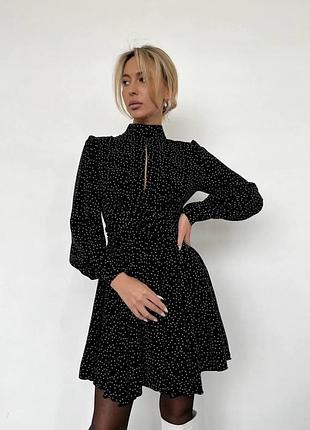 Жіноча сукня в горошок