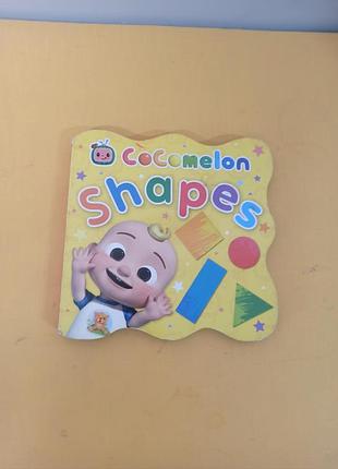 Дитяча картонна книжка «cocomelon. shapes» для раннього розвитку малюків. вивчення базових геометричних фігур