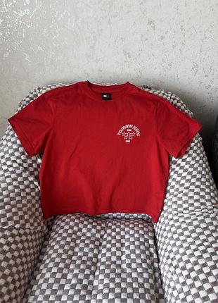 Футболка вкорочена tommy jeans