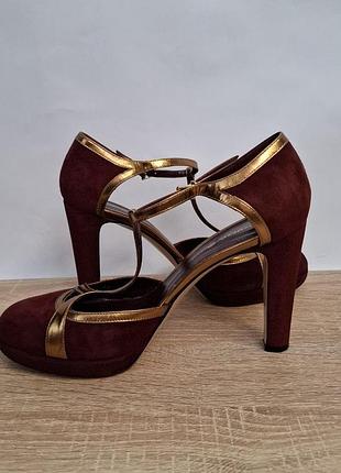 Замшеві туфлі gianvito rossi milano на платформі з т-подібним ремінцем, бордово-золоті, розмір eu 39