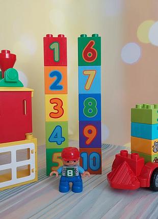 Набор деталей детского конструктора серии lego duplo