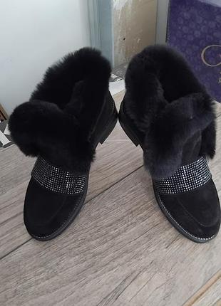 Ботинки замшевые.