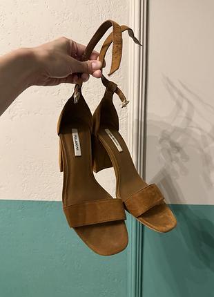 Босоніжки гірчичного кольору pull&bear
