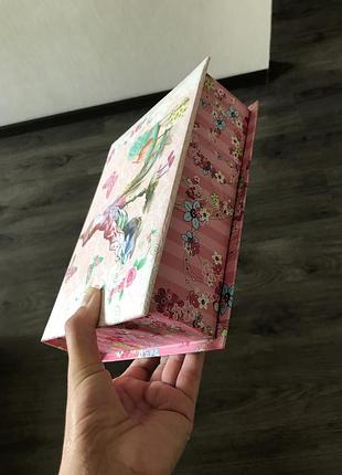 Подарункова коробка