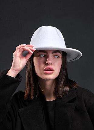 Капелюх without fedora white woman