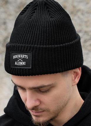 Чоловіча тепла подовжена трикотажна шапка біні докер з принтом alumni without dominic black