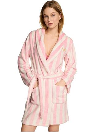Плюшевый халат victoria’s secret short cozy robe pink stripe xs/s розовый в полоску