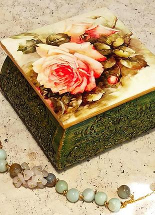 Скринька ручної роботи для прикрас