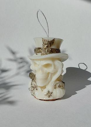 Свічка ручної роботи "череп у циліндрі", 110г