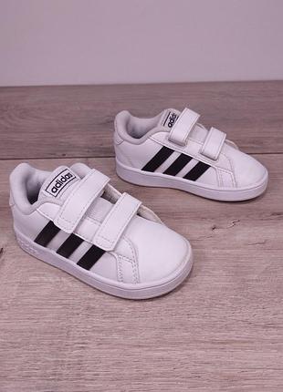 Кросівки adidas 22р