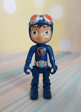 Фигурка расти (rusty) из серии игрушек «сатые-механик» (rusty rivets) от бренда spin master