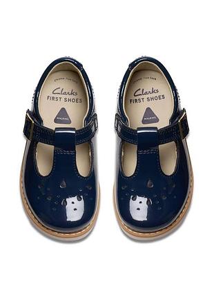 Шкіряні лаковані туфлі clarks для дівчинки розмір 27