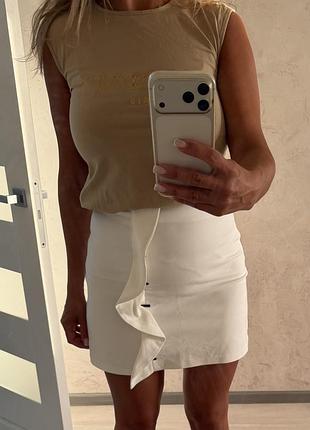 Біла коротка спідниця з воланом zara