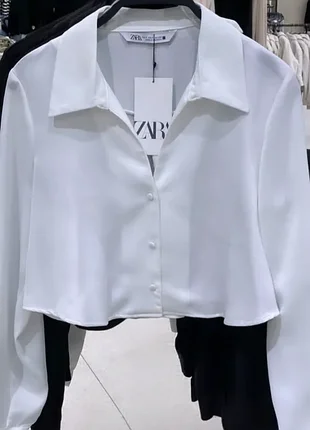 Укороченная атласная белая женская рубашка zara s, m