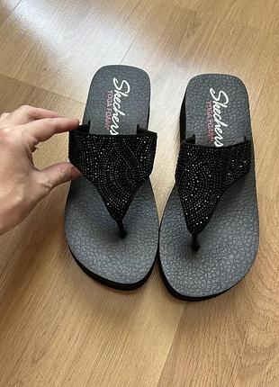 Шльопанці скетчерс чорні, в'єтнамки skechers yoga foam, розмір 39, оригінал, шльопанцы вьетнамки sketchers базовые с камнями