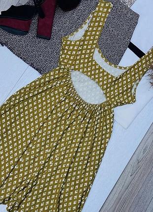 Літня сукня mango xs коротке плаття з вирізом на спині пряма сукня в геометричний принт гірчична сукня