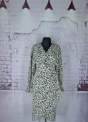 Стильна жіноча сукня міді