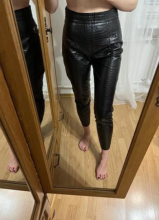 Брюки з еко шкіри zara