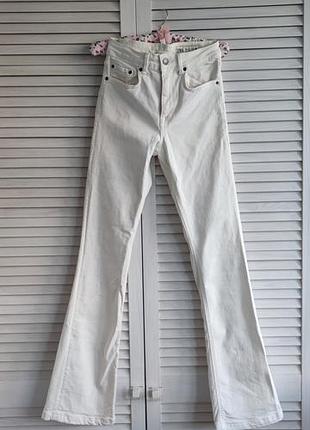 Молочные джинсы zara клеш