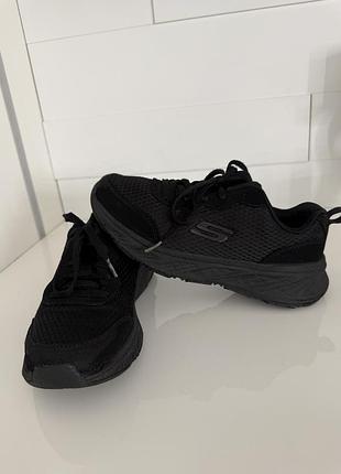 Чорні кросівки skechers
