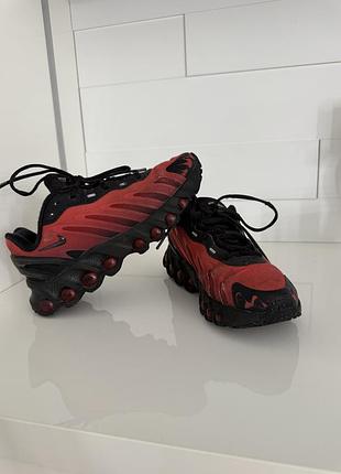 Червоні кросівки nike air
