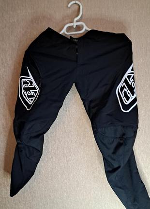 Велосипедні штани troy lee designs sprint pants чорного кольору.