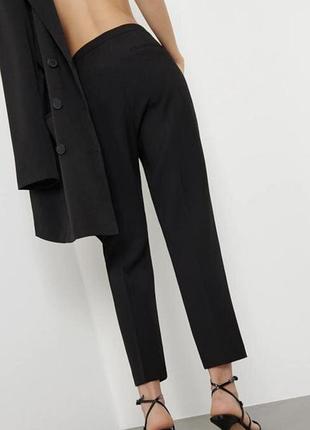 Чорні завужені костюмі брюки від zara