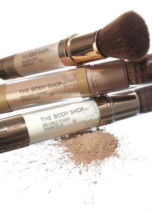 Сияющая пудра-хайлайтер с кисточкой the body shop brilliance powder