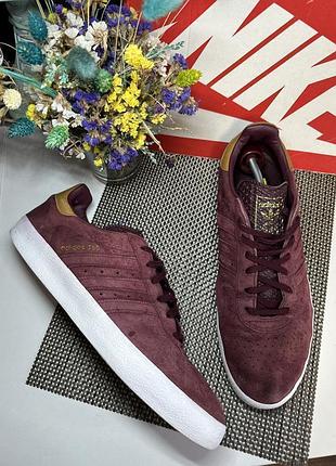 Оригінальні кросівки adidas