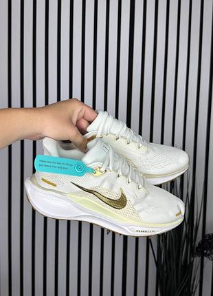 Стильні жіночі кросівки nike air zoom pegasus 41 light pumice/metallic gold
