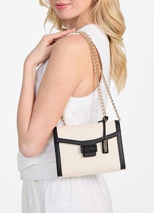 Женская сумочка кроссбоди sabrina guess на кнопке