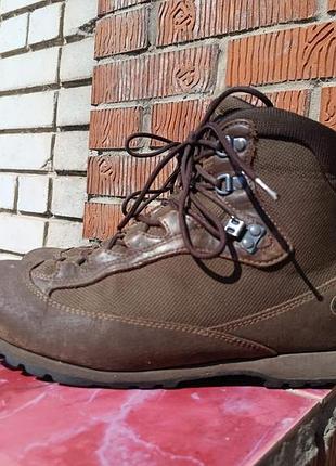 Трекинговые / военные ботинки aku pilgrim hl (high liability) brown gtx / uk 8l (27 см)