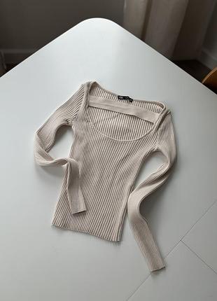 Трикотажний бежевий лонгслів від zara розмір s - xs