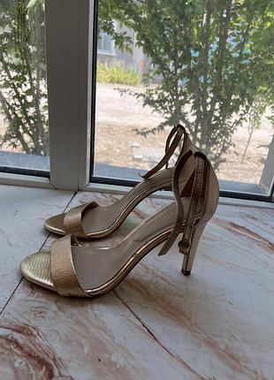 Жіночі босоніжки aldo на підборах, золотисті