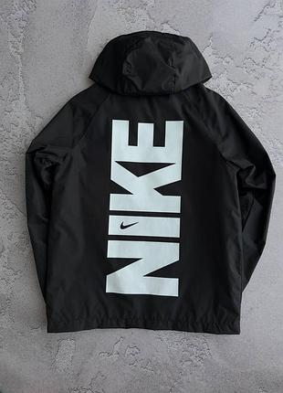 Чоловіча осіння водовідштовхуюча куртка-вітровка nike