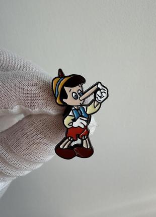 Пін значок металевий брошка піноккіо з довгим носом — disney «піноккіо» (pinocchio)