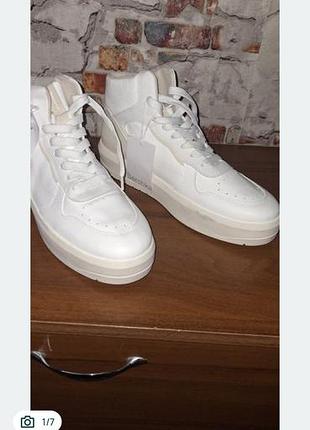 Новые женские кроссовки bershka