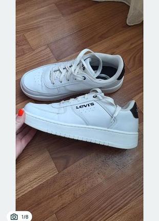Женские кроссовки levi's