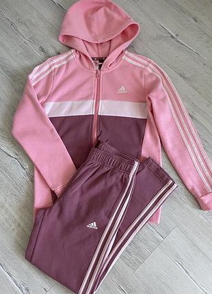 Оригінальний спортивний костюм adidas на дівчинку 11/12 років,