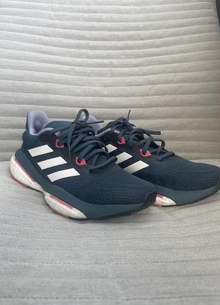 Оригінальні кросівки adidas в ідеальному стані
