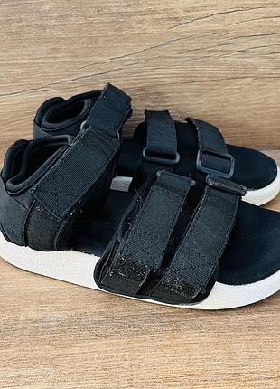 Продам сандалі adidas