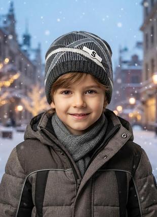 Шапка на парня из акрила на подкладке из флиса, на осень и зиму.