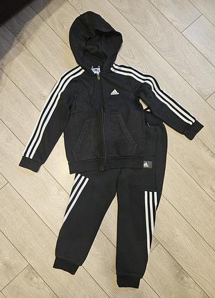 Спортивный костюм adidas