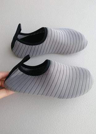 Новые аквашузы р. 37-38.