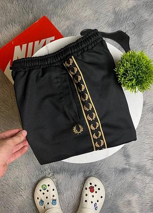 Продам мужские спортивные штаны на лампасах недавние коллекции fred perry черные олимпийка кофта худи футболка