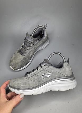 Женские кроссовки skechers