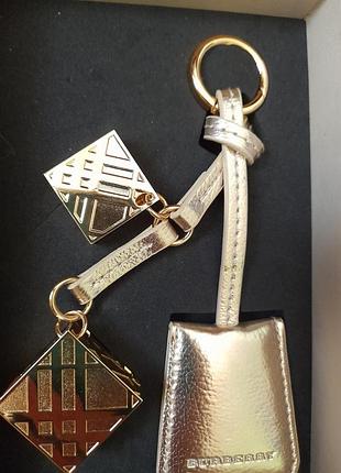 Дизайнерський брелок на сумку burberry вінтаж 
коробка